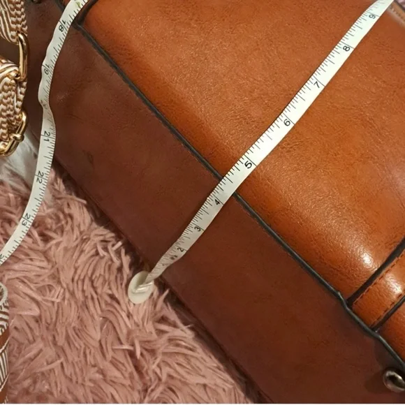 NEW Vegan Leather Tote with Cool Guitar strap - Picture 12 of 16